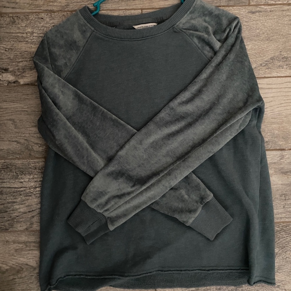 American eagle crew neck